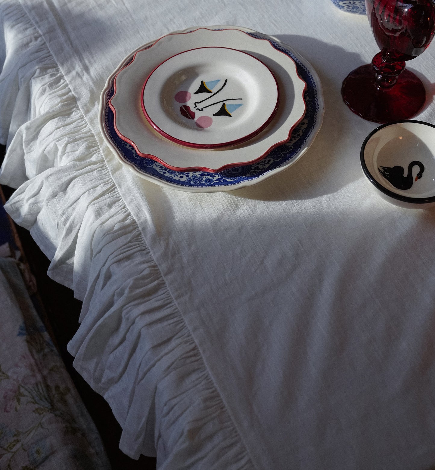 BLACK SWAN TABLECLOTH