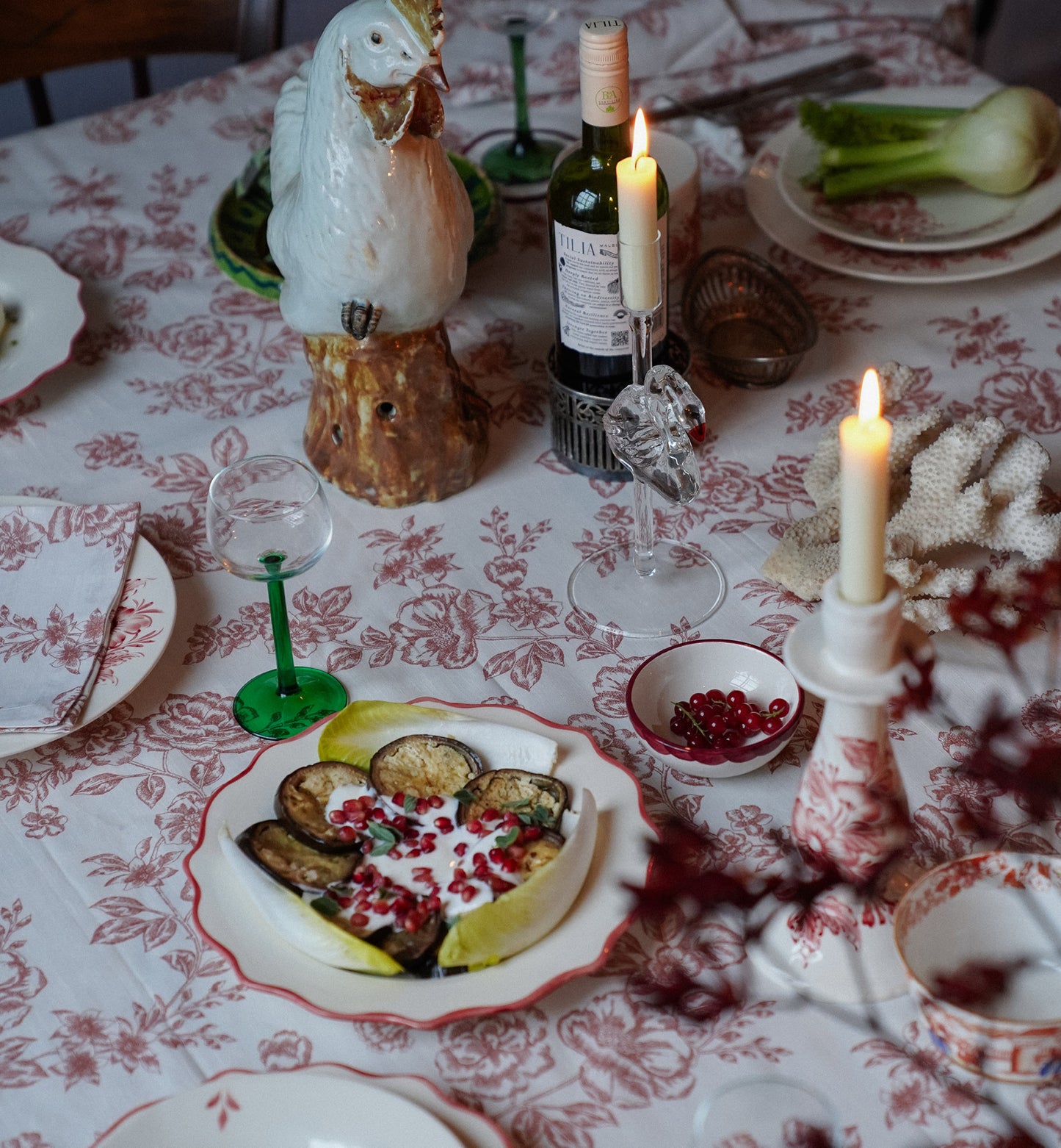 WHIMSICAL ROSE TABLECLOTH