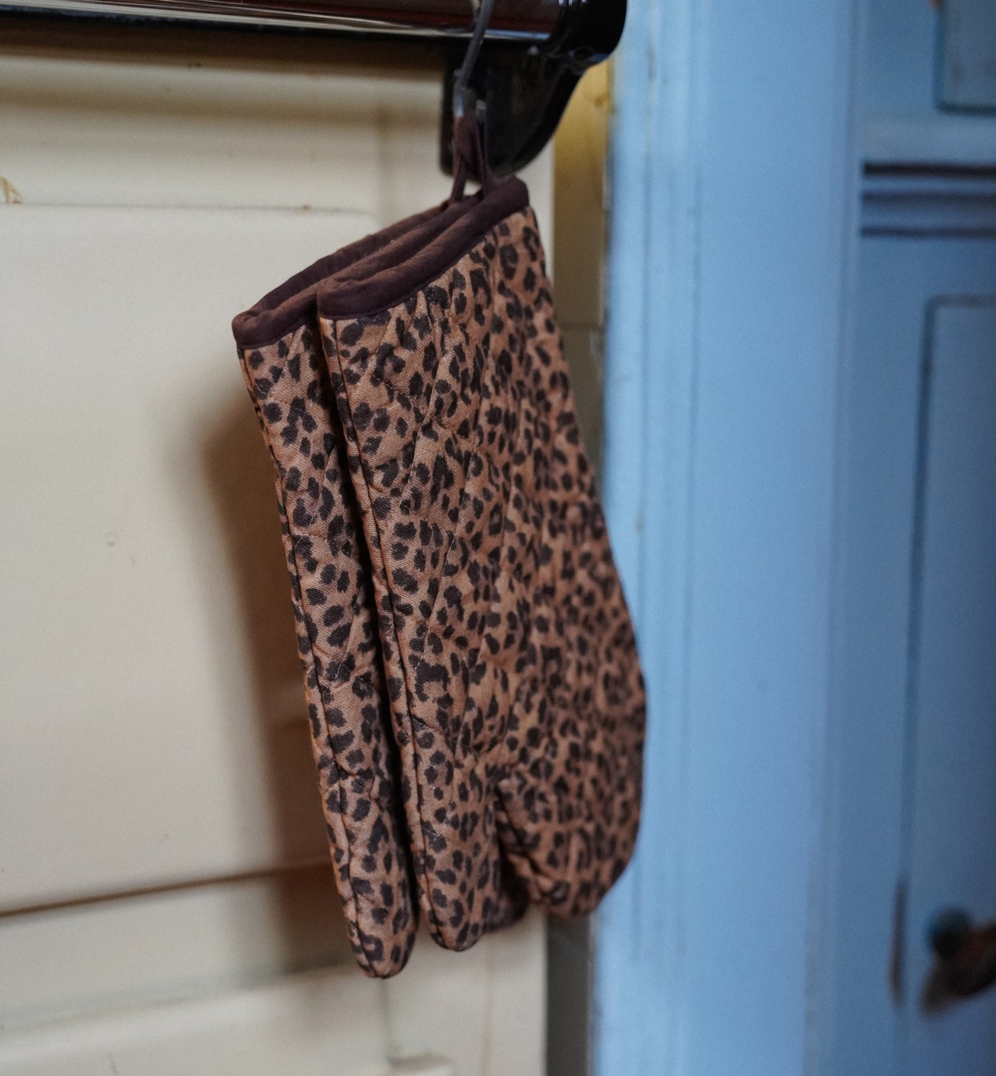 LEOPARD OVEN MITT