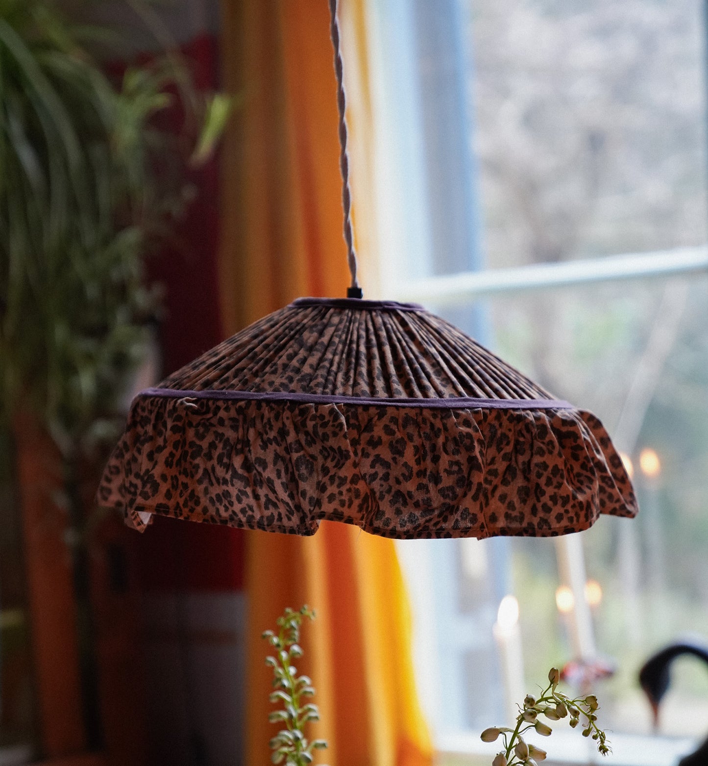 LEOPARD FRILL LAMP