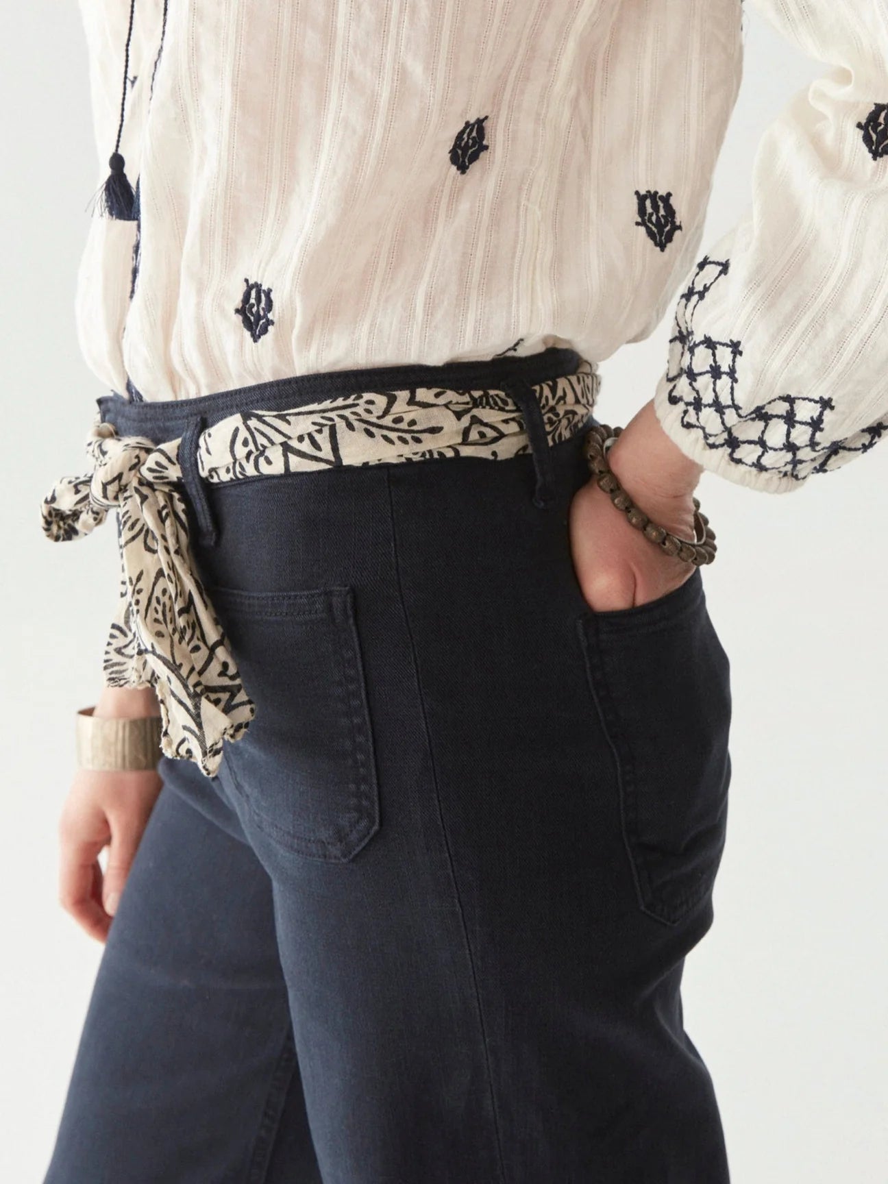 GOA SCARF - WHITE LIES