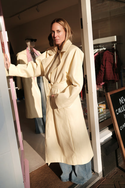 CAVE COAT BUTTERYELLOW