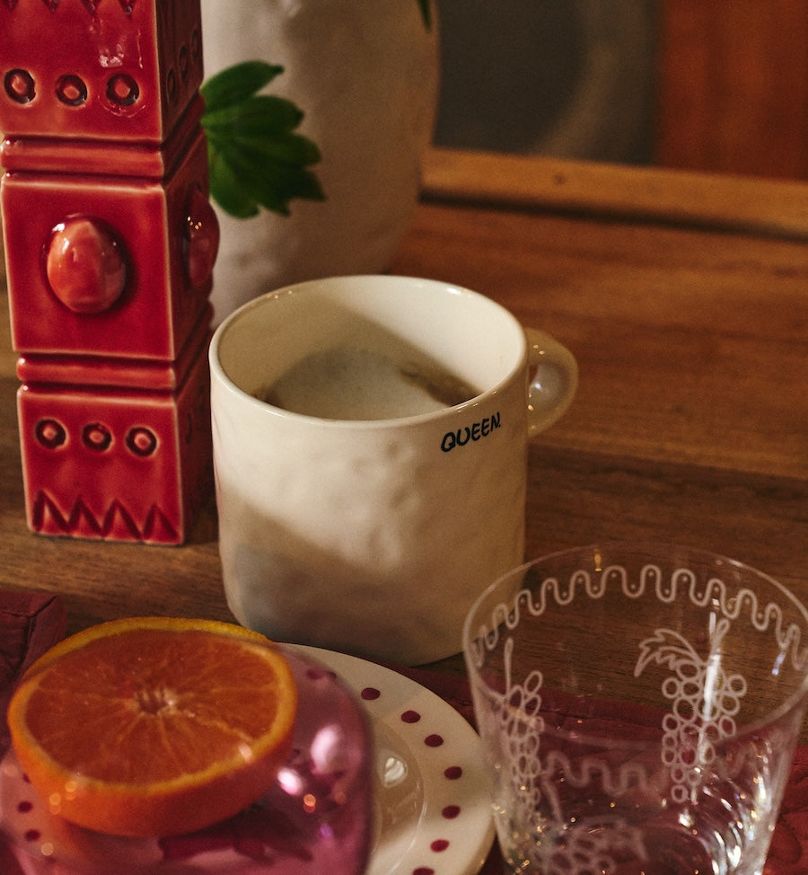 QUEEN TEA MUG