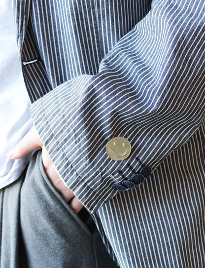 GOLD SMILEY BROCHE