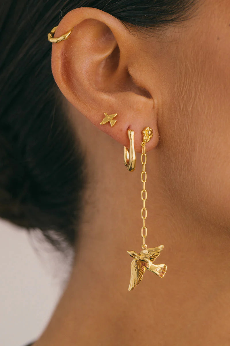 Single Lucky Swallow Chain Earring Goldplated