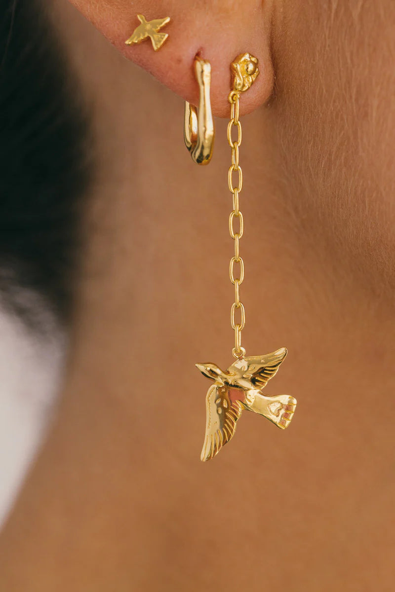 Single Lucky Swallow Chain Earring Goldplated