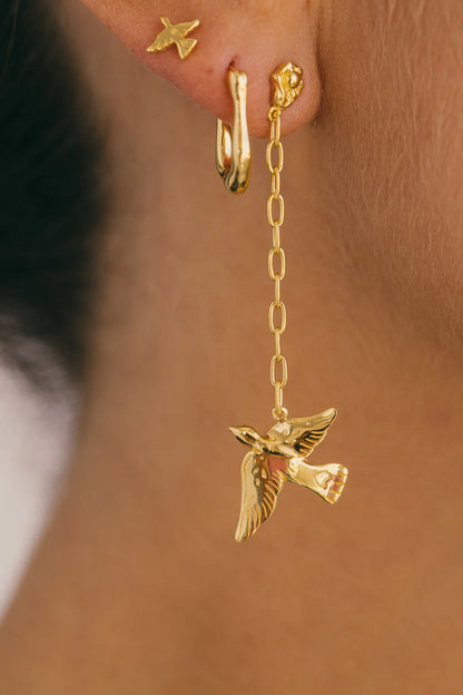 Single Lucky Swallow Chain Earring Goldplated